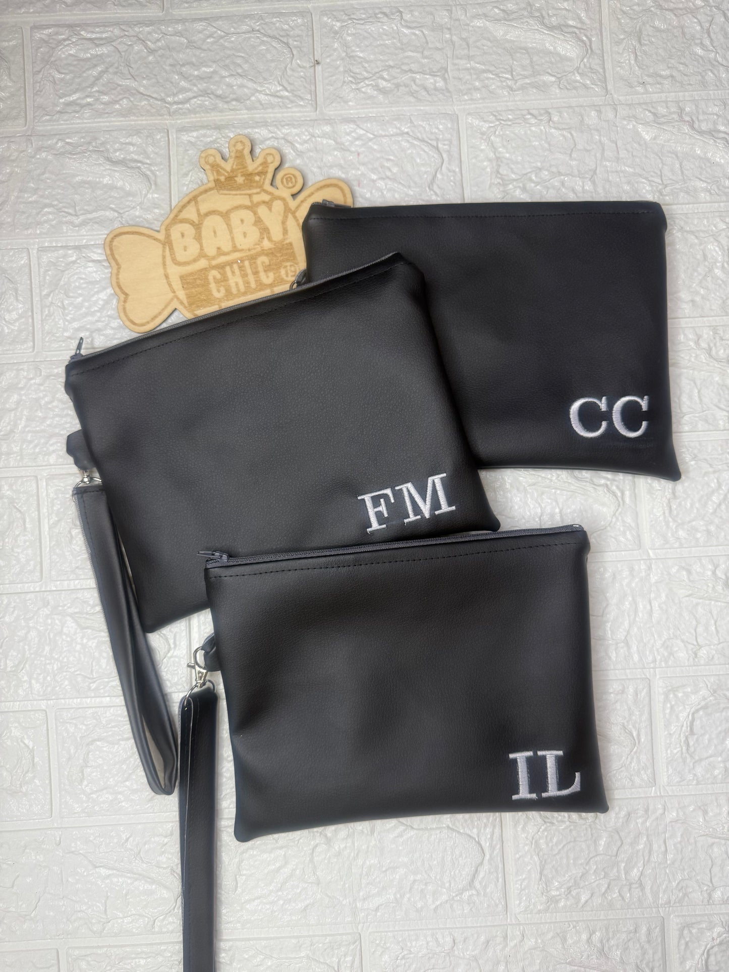 Pochette in Ecopelle da Uomo Personalizzata con Iniziali Ricamate