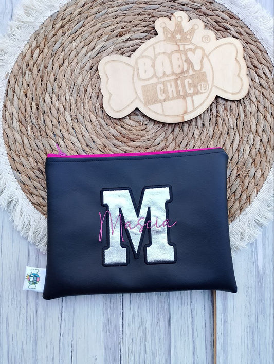 Pochette con iniziale e nome